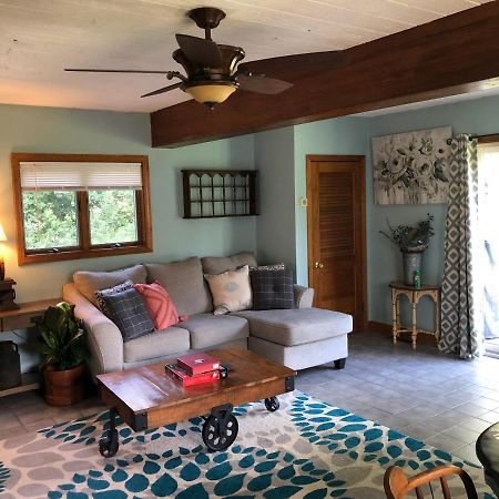 1 Bed Cottage, Partial Waterviews & Water Access Westport 외부 사진
