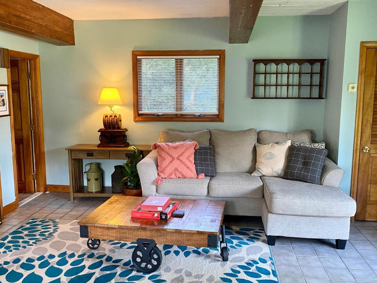 1 Bed Cottage, Partial Waterviews & Water Access Westport 외부 사진